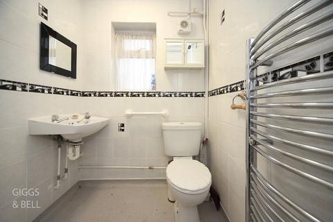 24 Holtsmere Close, Luton, LU2 9JW