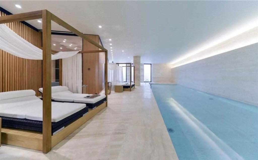 Pool 1