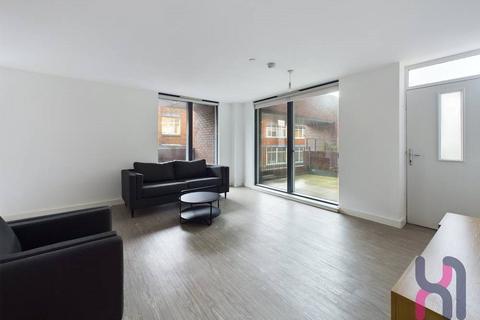 3 bedroom flat for sale - The Landmark, Cow Lane, Salford, M5