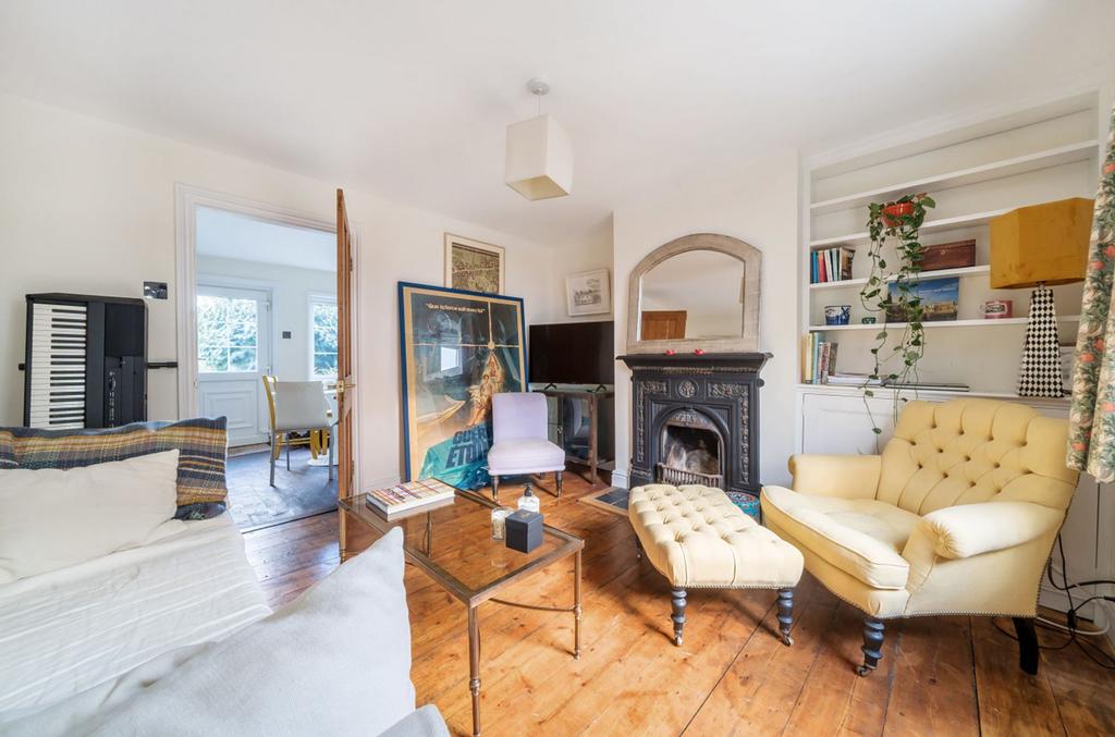 Lower Street, Haslemere, GU27 2 bed end of terrace house for sale £