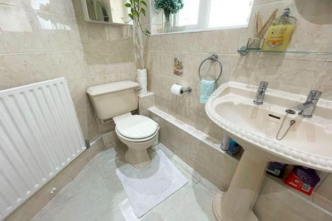37 Bedale Road, Romford, RM3 9TU