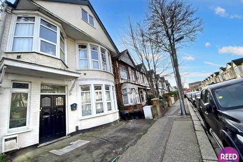 1 bedroom flat to rent, Brightwell Ave, Westcliff On Sea