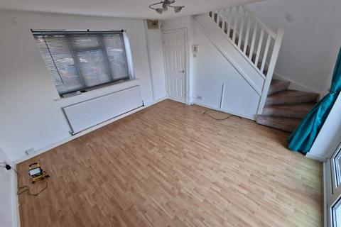 2 bedroom terraced house to rent, Lucas Gardens, Luton, Bedfordshire