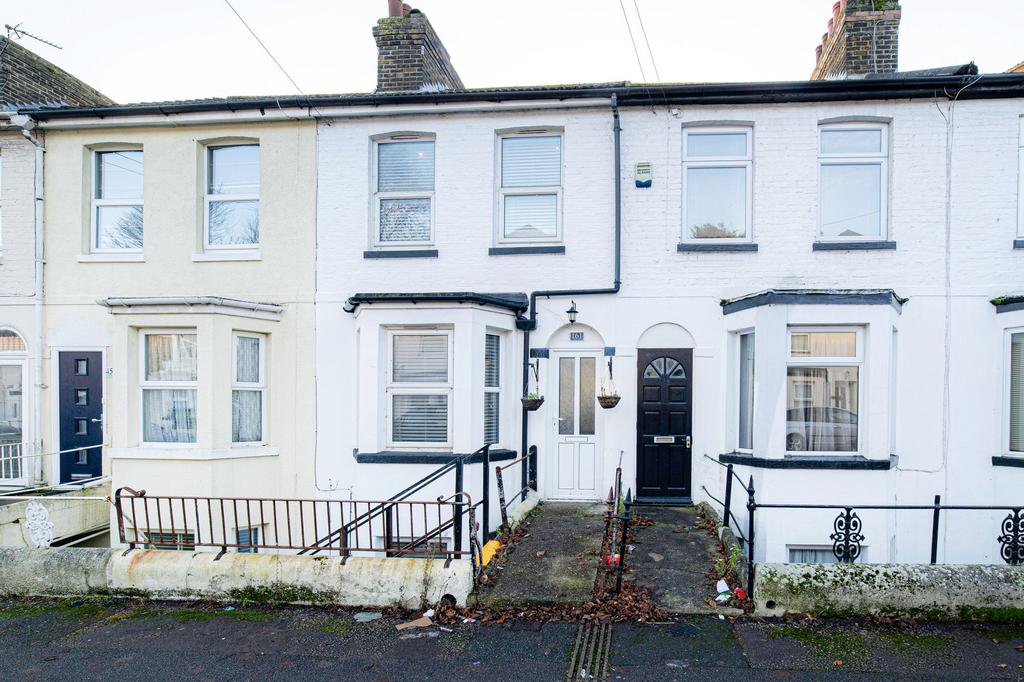 Heathfield Avenue, Dover, CT16 4 bed terraced house for sale £240,000