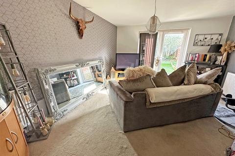 2 bedroom end of terrace house for sale, Butterworth Close, Wythall, B47 6AH
