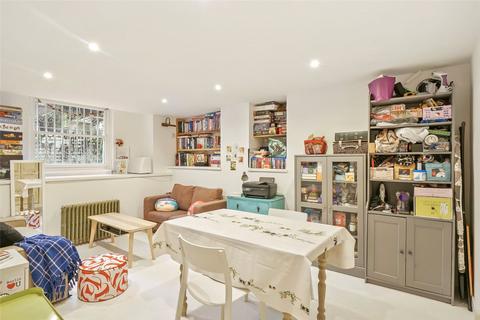 B, 219 Tufnell Park Road, London, N19 5EP
