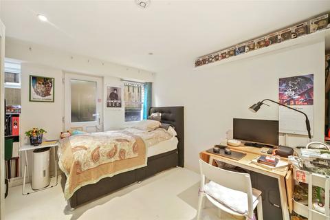 B, 219 Tufnell Park Road, London, N19 5EP