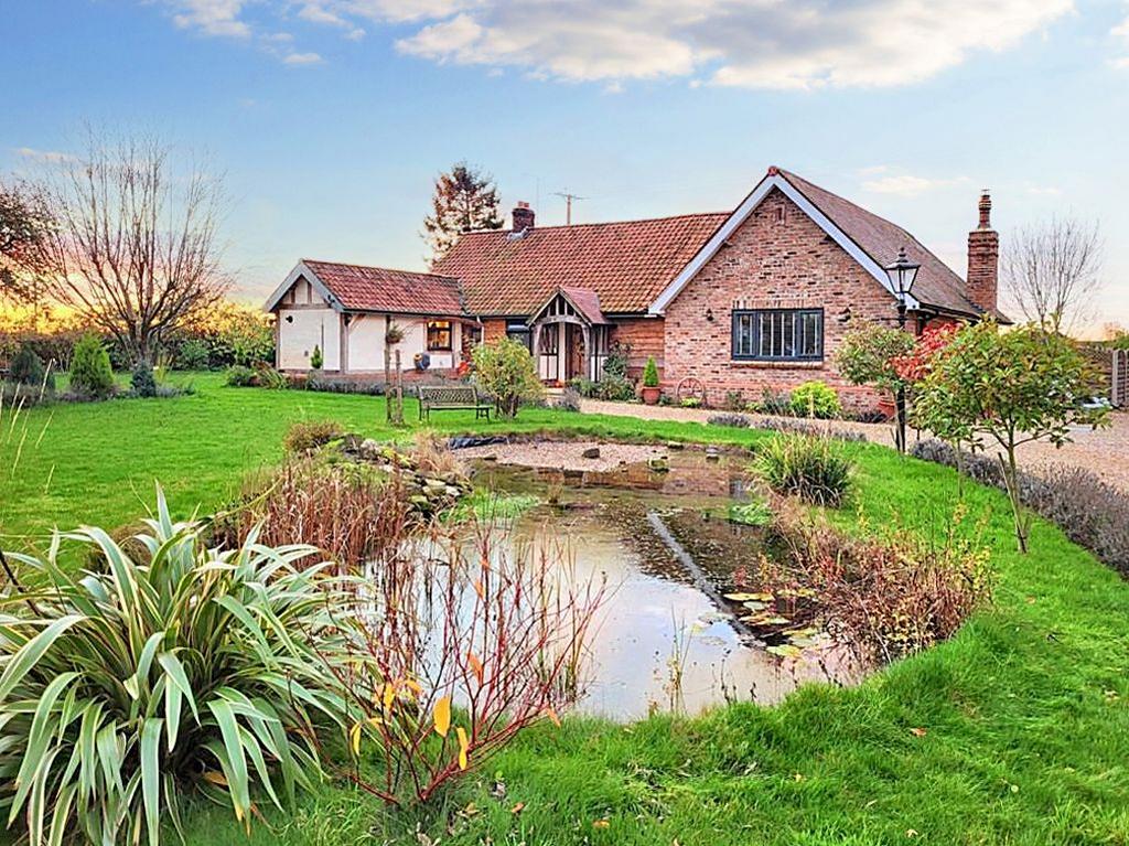 Hull Road, Wilberfoss, York, East Riding of Yorkshire, YO41 5NT 4 bed