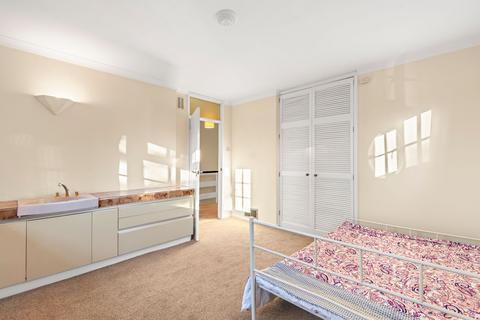 3 bedroom semi-detached house to rent, The Street, Effingham, KT24