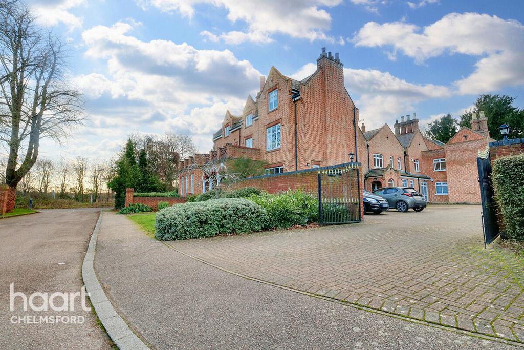 Sandon Brook Manor, Chelmsford 2 bed flat for sale £360,000