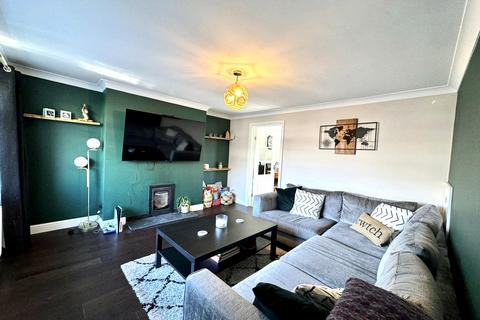 21 Cardigan Close, Tonteg, Pontypridd, CF38 1LB