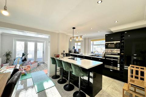 21 Cardigan Close, Tonteg, Pontypridd, CF38 1LB