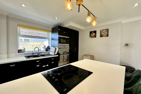 21 Cardigan Close, Tonteg, Pontypridd, CF38 1LB