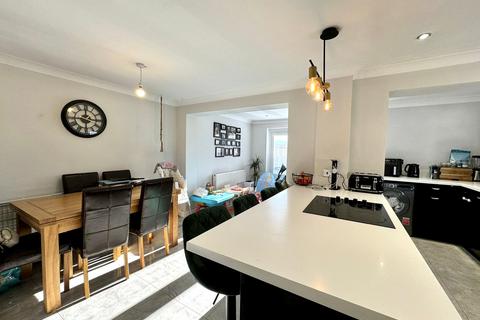 21 Cardigan Close, Tonteg, Pontypridd, CF38 1LB
