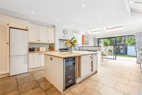 25 Bassingham Road, Earlsfield, London, SW18 3AF