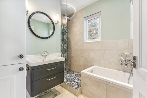 25 Bassingham Road, Earlsfield, London, SW18 3AF