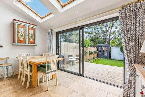 25 Bassingham Road, Earlsfield, London, SW18 3AF