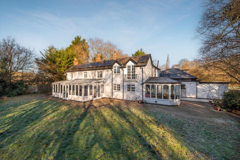 Spinning Wheel Lane, Binfield, Berkshire, RG42 5 bed detached house for