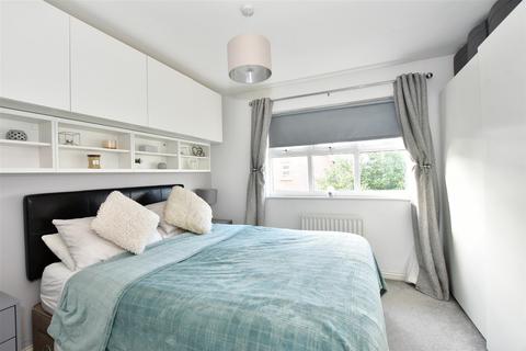 2 bedroom terraced house for sale, Burns Close, Billericay, Essex