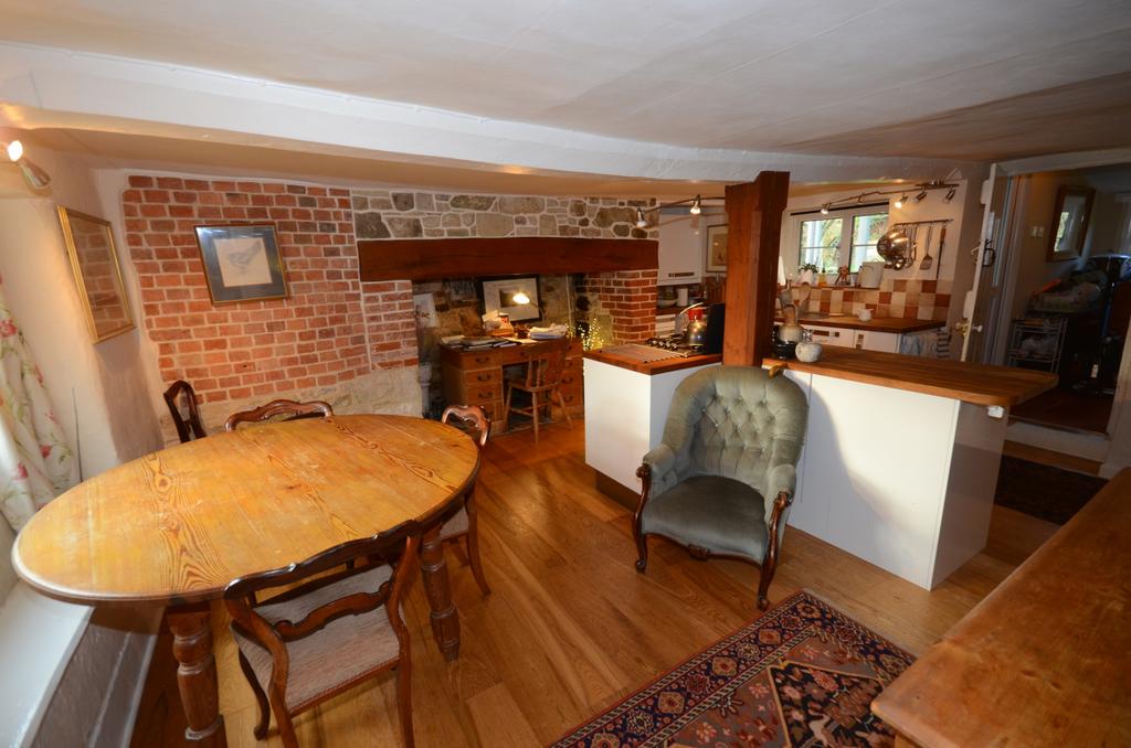 Sandhills Road, Dinton, Salisbury... 3 bed detached house for sale £