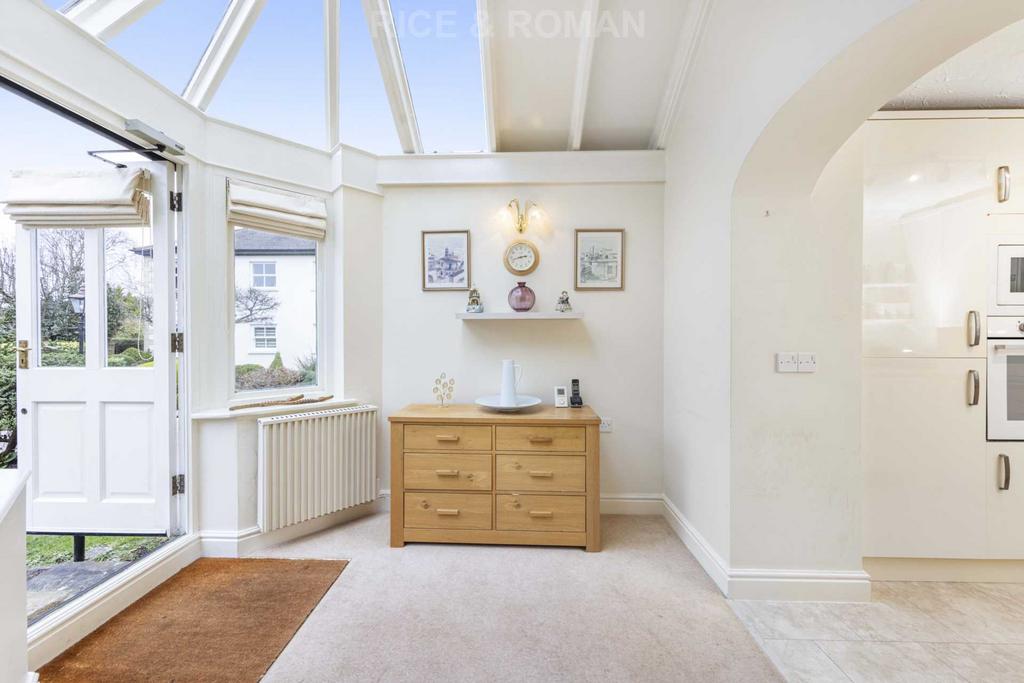 St Judes Close, Egham TW20 2 bed retirement property £349,950