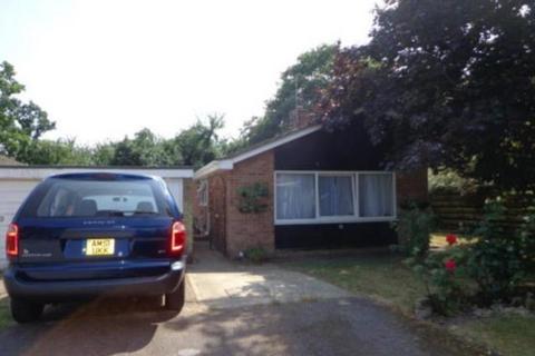 3 bedroom bungalow to rent, Caudle Avenue, Lakenheath, Suffolk, IP27