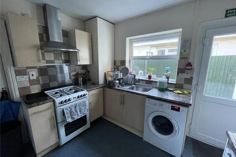 1 bedroom in a house share to rent, Maybury Road, Woking, Surrey, GU21