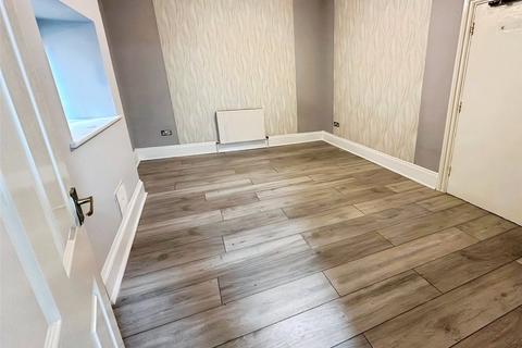 1 bedroom in a house share to rent, Maybury Road, Woking, Surrey, GU21