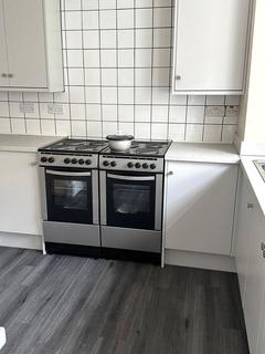 1 bedroom in a house share to rent, Maybury Road, Woking, Surrey, GU21