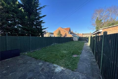 1 bedroom in a house share to rent, Maybury Road, Woking, Surrey, GU21