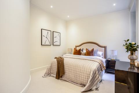 Flat A, 27 Bramham Gardens, London, SW5 0JE