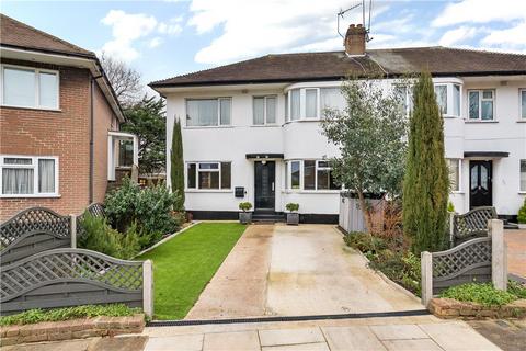 15 Grafton Close, London, W13 0JL