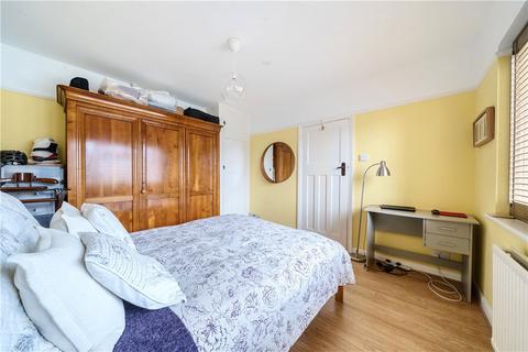 15 Grafton Close, London, W13 0JL