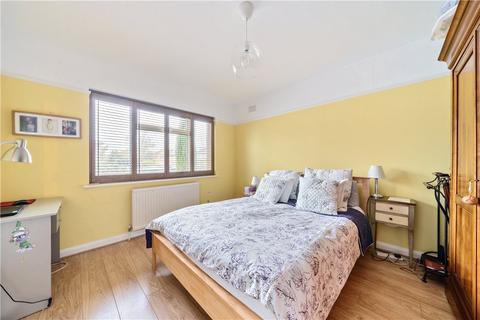15 Grafton Close, London, W13 0JL