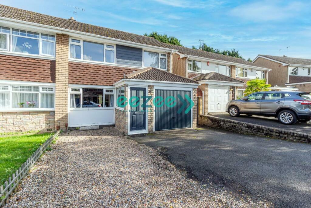 Teasdale Way, Stourbridge, West Midlands 3 bed semidetached house for