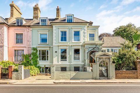 undefined, Strawberry Vale, Twickenham, TW1