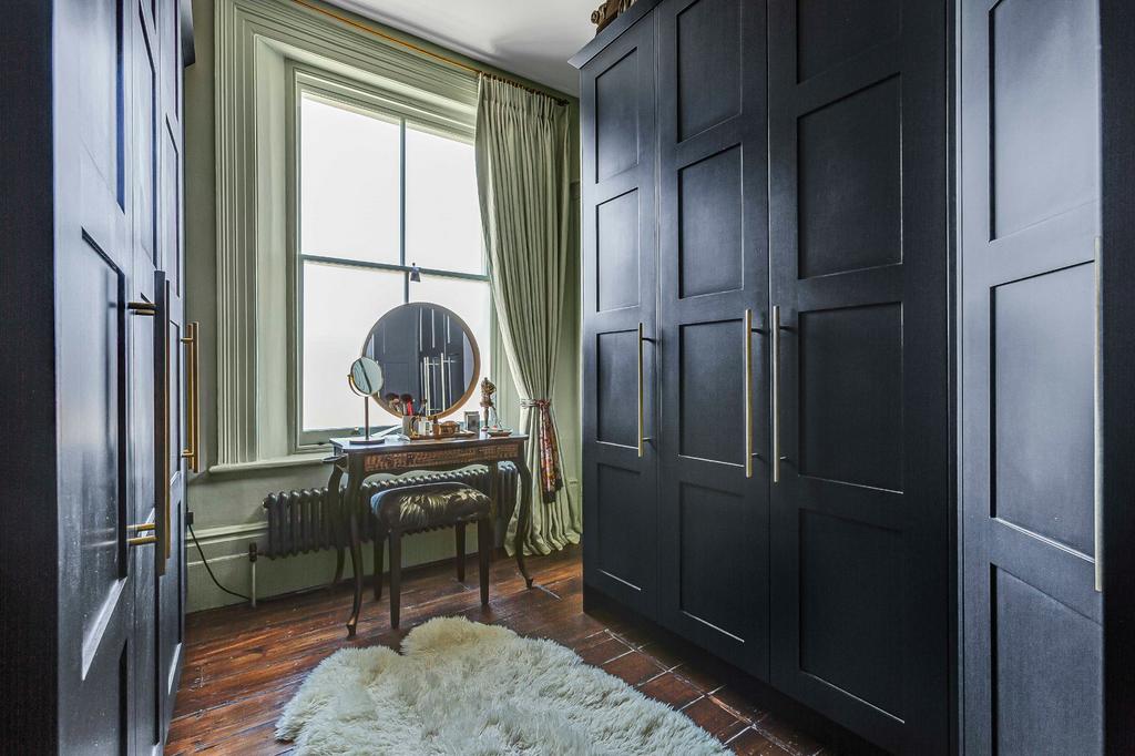 Walk-In Wardrobe