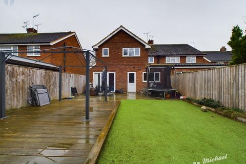 4 bedroom semi-detached house for sale, Finmere Crescent, Aylesbury