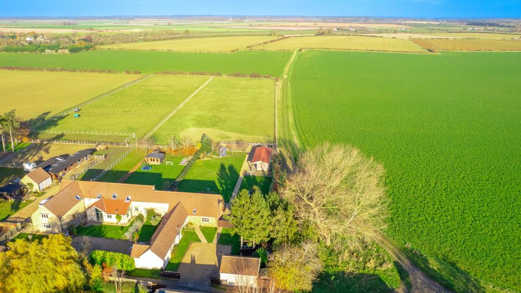 Lincoln LN4 4 bed equestrian property for sale £675,000
