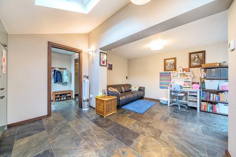 36 Morland Close, Hampton, TW12 3YY