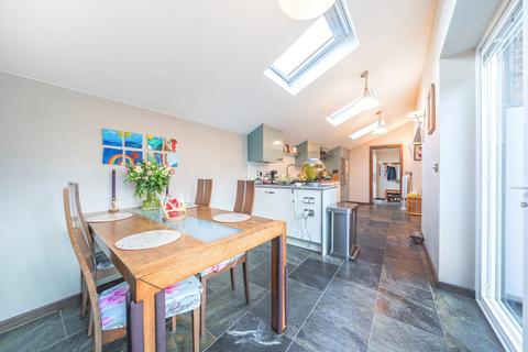 36 Morland Close, Hampton, TW12 3YY