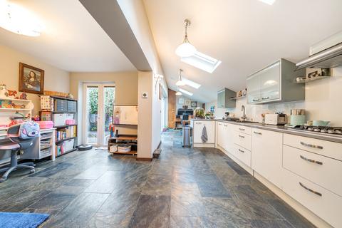 36 Morland Close, Hampton, TW12 3YY