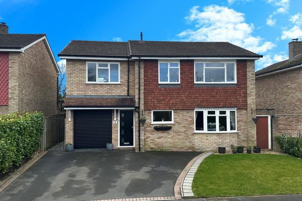 Herrick Close, FRIMLEY GU16 5 bed detached house for sale £750,000