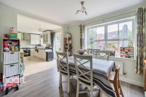 4 bedroom detached house for sale, St Maughans Close, Monmouth