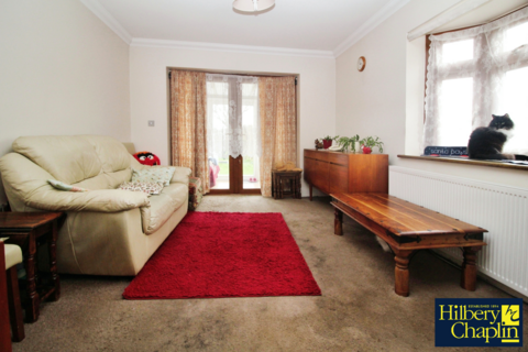 2 bedroom bungalow for sale - Kenilworth Gardens, Hornchurch, RM12