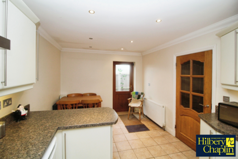 2 bedroom bungalow for sale - Kenilworth Gardens, Hornchurch, RM12