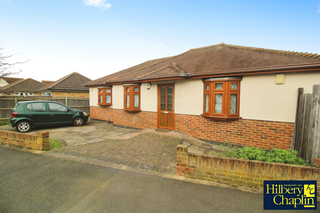 Kenilworth Gardens, Hornchurch, RM12 2 bed bungalow for sale £525,000