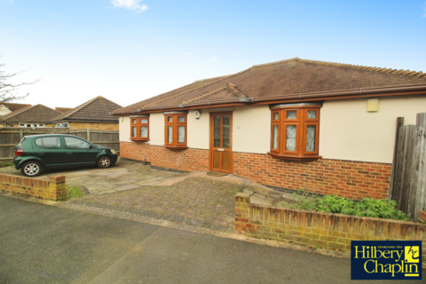 2 bedroom bungalow for sale, Kenilworth Gardens, Hornchurch, RM12