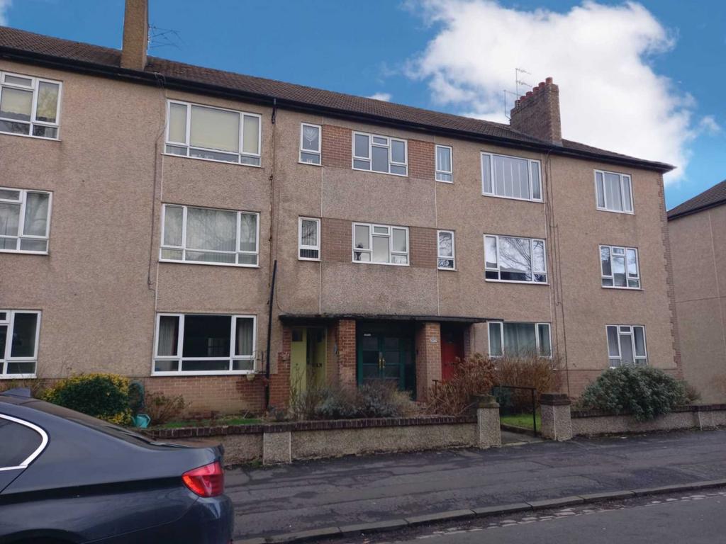 Churchill Drive, Glasgow 2 bed flat to rent £975 pcm (£225 pw)