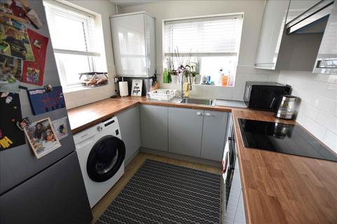 2 bedroom flat for sale, Fruen Road , Feltham, Middlesex, TW14